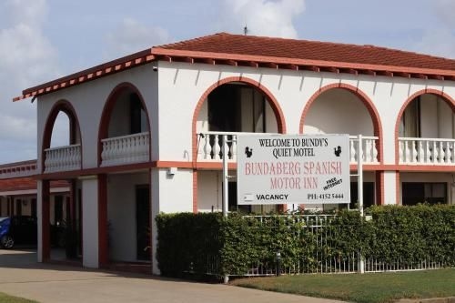 บันดาเบิร์กสแปนิชมอเตอร์อินน์ (Bundaberg Spanish Motor Inn)0