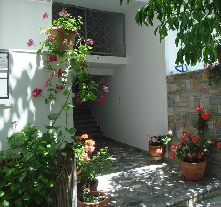 Loginos Studios0