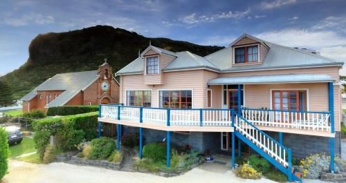 Hanlon House0