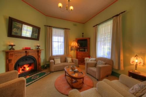 Hanlon House4