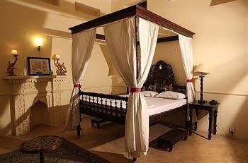 Khaas Bagh Heritage Hotel0