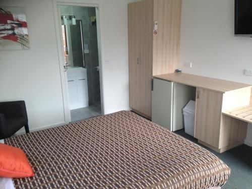 โรงแรมบีชคอมเบอร์ แอนด์ อพาร์ตเมนท์ (Beachcomber Motel & Apartments)2