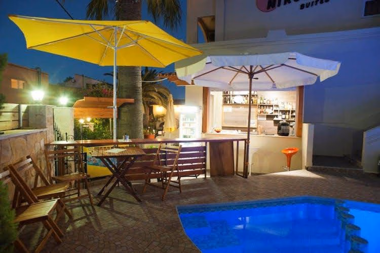 Nikolas Suites0