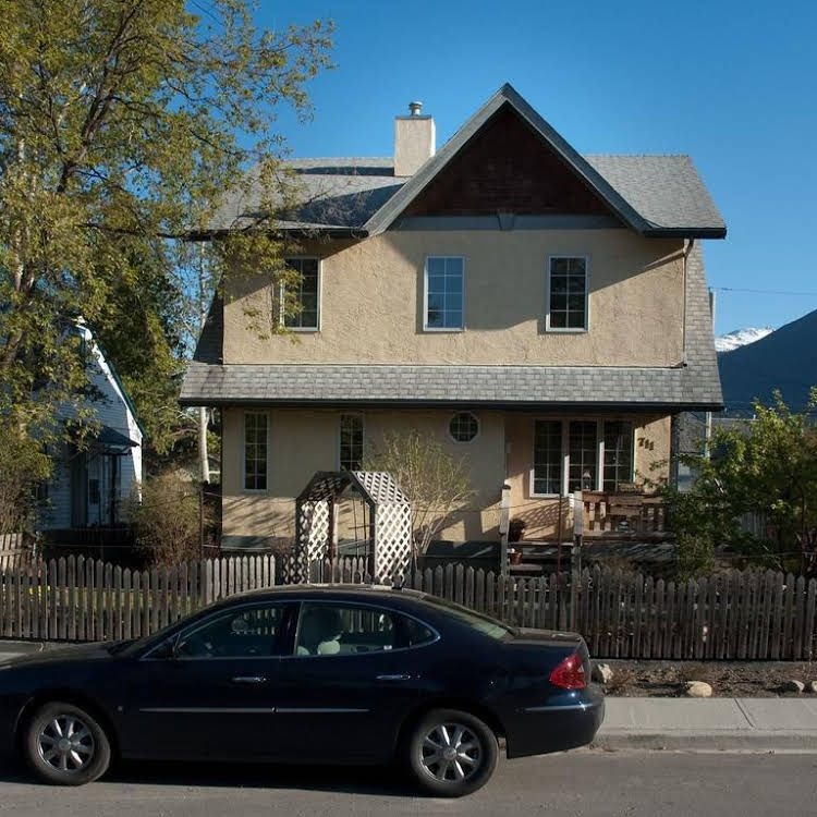 711 Miette Ave0