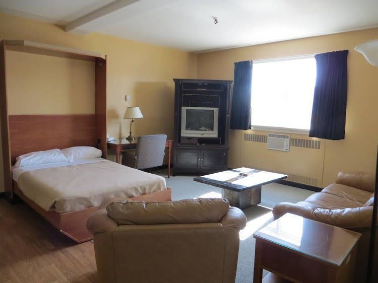 Athabasca Valley Inn & Suites0