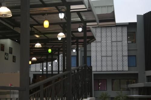 ดีนาร์ ลอดจ์ (Dinar Lodge)1