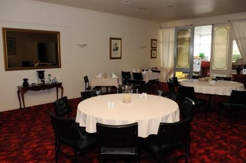 Peninsula Motor Inn2