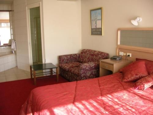 Peninsula Motor Inn4