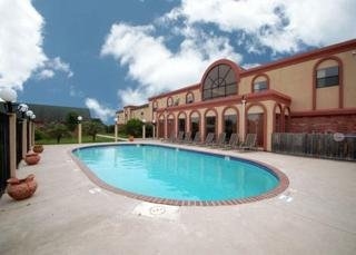 Comfort Inn & Suites2