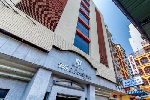 วู้ดแลนด์ส อินน์ (Woodlands Inn)0