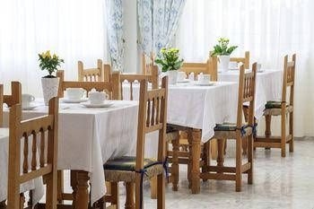 Hostal Cala Es Pujols1