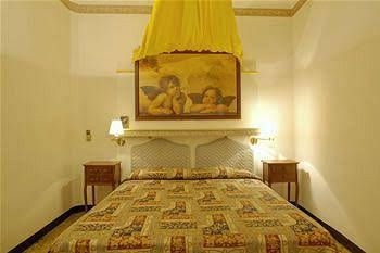 Hotel Florida0