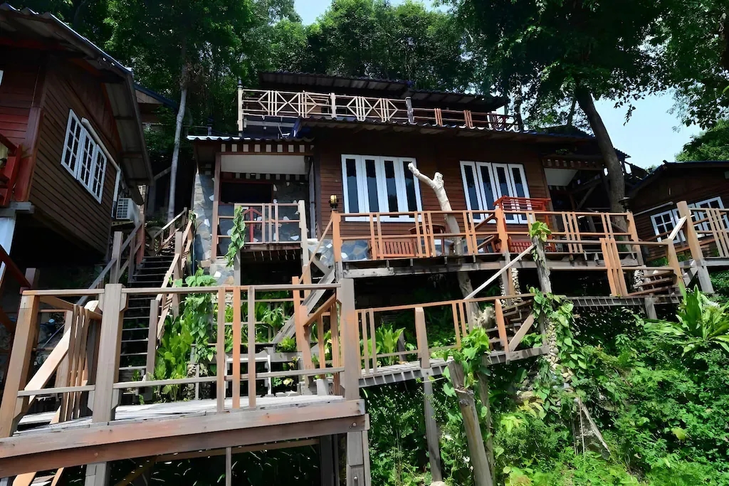 แสงเทียนบีชรีสอร์ต (Sangthian Beach Resort)1