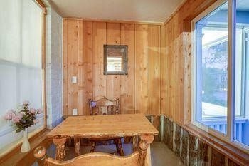 Valley House Inn0