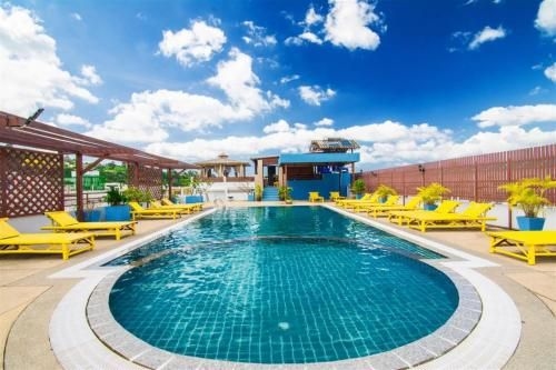 วายเค ป่าตอง รีสอร์ท (Hawaii Patong Hotel)0