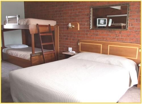 แอ็บบ็อตสวูด มอเตอร์ อินน์ (Abbotswood Motor Inn)2