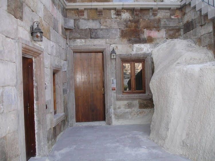 Vineyard Cave Hotel0