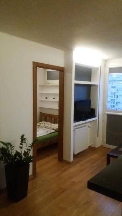 Atrium Apartment0