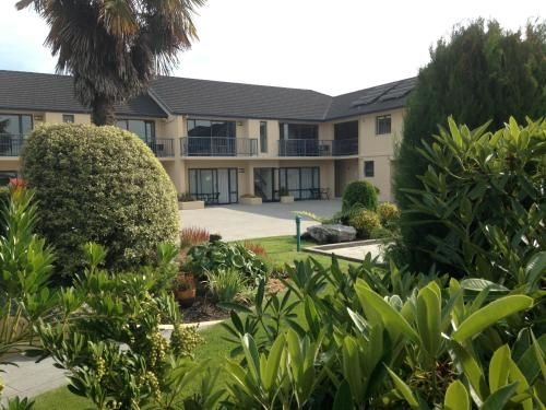 โรงแรมอวาลอนเมเนอร์ (Avalon Manor Motel)1