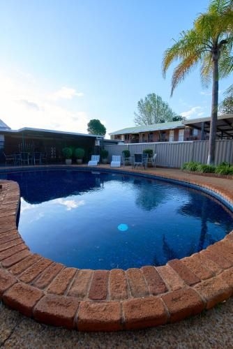 Ruthven Street Motor Inn3
