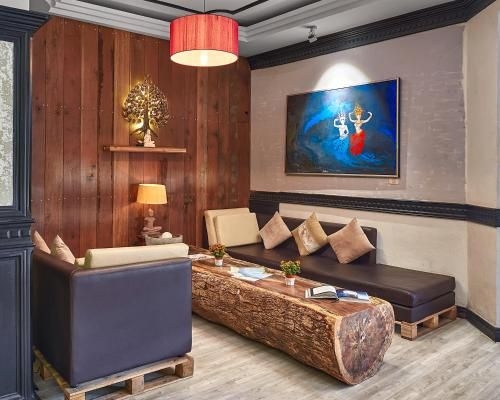 Pacific Hotel0