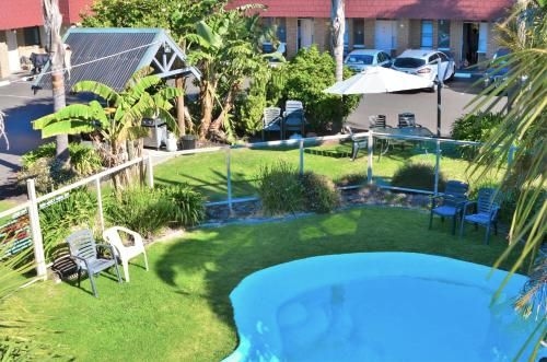Tropicana Motor Inn0