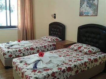 Defne & Zevkim Hotel0