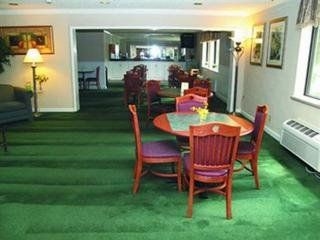 La Quinta Inn & Suites St Louis  Maryland Heights3