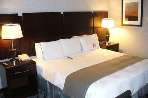โฟร์พอยท์ส บายเชอราตัน สนามบินแซนโฮเซ (Radisson Hotel San Jose Airport)3