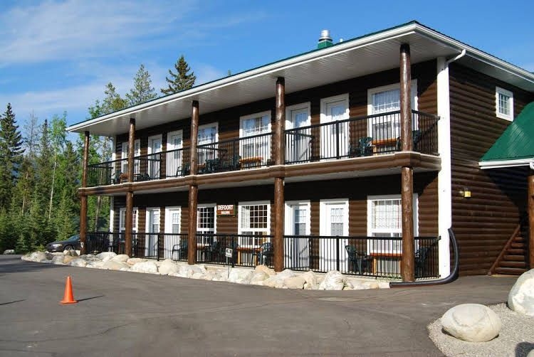 Pine Bungalows0