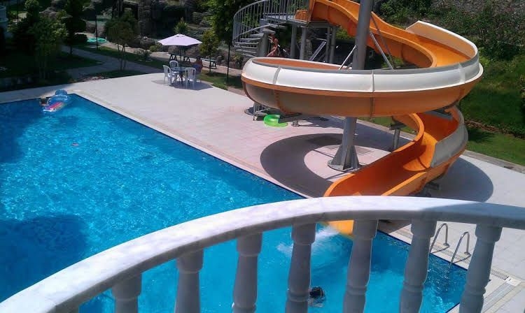 Waterfall Residence0