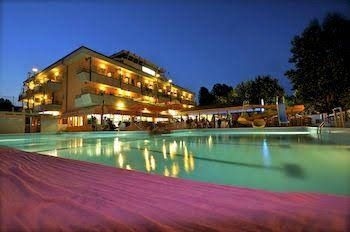 Hotel Serenissima Village0
