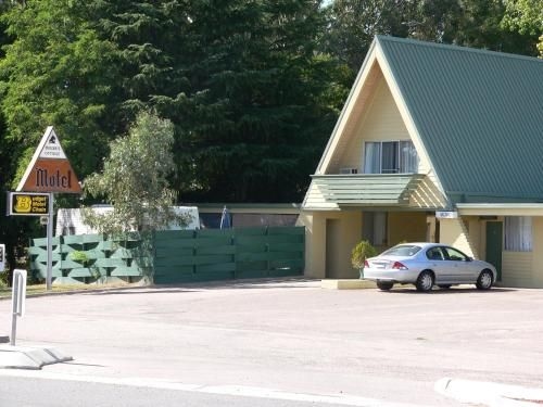 โรงแรมมิลเลอร์ คอทเทจ (Millers Cottage Motel)0