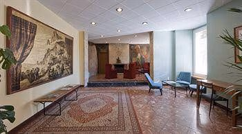 Apartamentos Montserrat Abat Marcet0