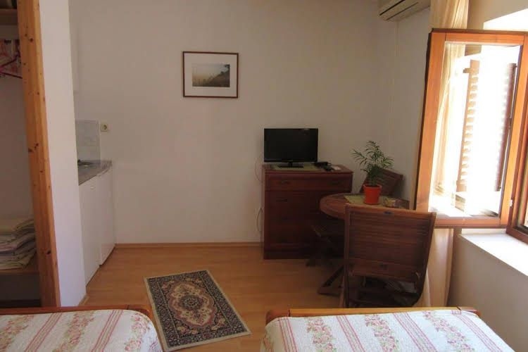 Dobra Apartments0