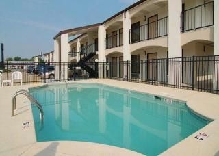 Econo Lodge2