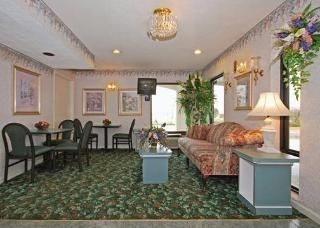 Econo Lodge4