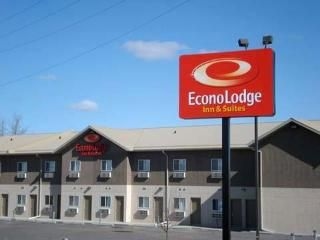 Econo Lodge Inn & Suites0