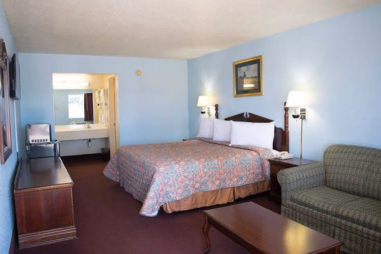 Countryside Inn0