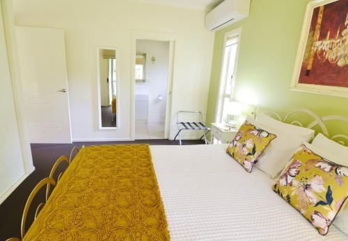 Apple Tree Cottage (Apple Tree Cottage and Studio)4