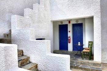 Syros Inn0
