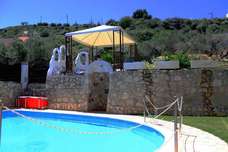 Dimitra Studios & Apartments0