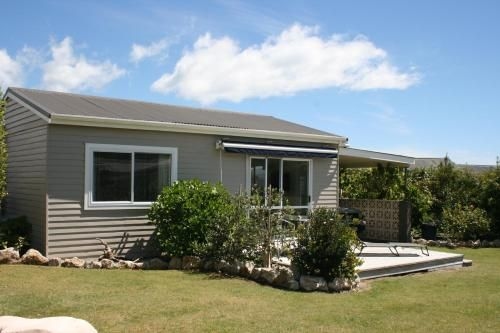 Pohara Beachfront Motel2