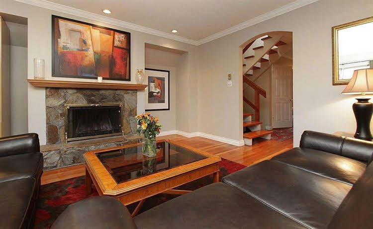 Alma Beach Manor0
