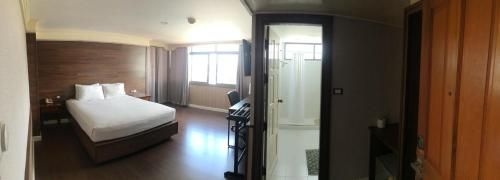 เนวาด้า โฮเทล (Nevada Inn Hotel)4