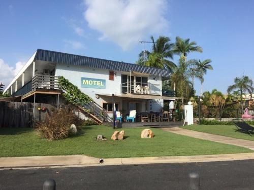 Cardwell Beachfront Motel0