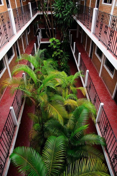 Hotel Azteca0