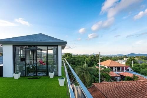 Greg's Residence Phuket0