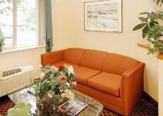 Rodeway Inn & Suites3