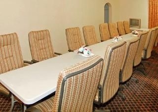 Rodeway Inn & Suites4